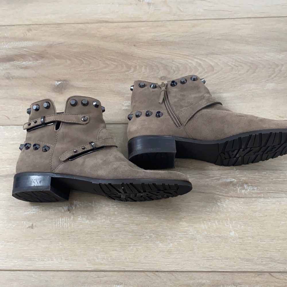 Stuart Weitzman size 35.5